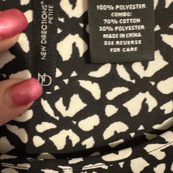 SPRING/SUMMER BLACK/WHITE TOP w/SLEEVE DETAIL LARGE/PETITE BIN #A - Picture 7 of 7